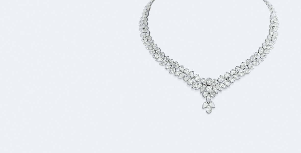 Necklaces & pendants