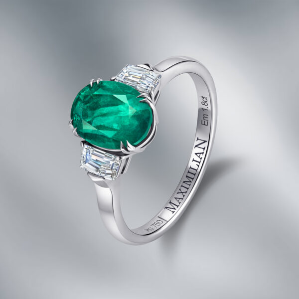 Diamond Ring Set With  Natural Emerald Oval Mixed Cut
