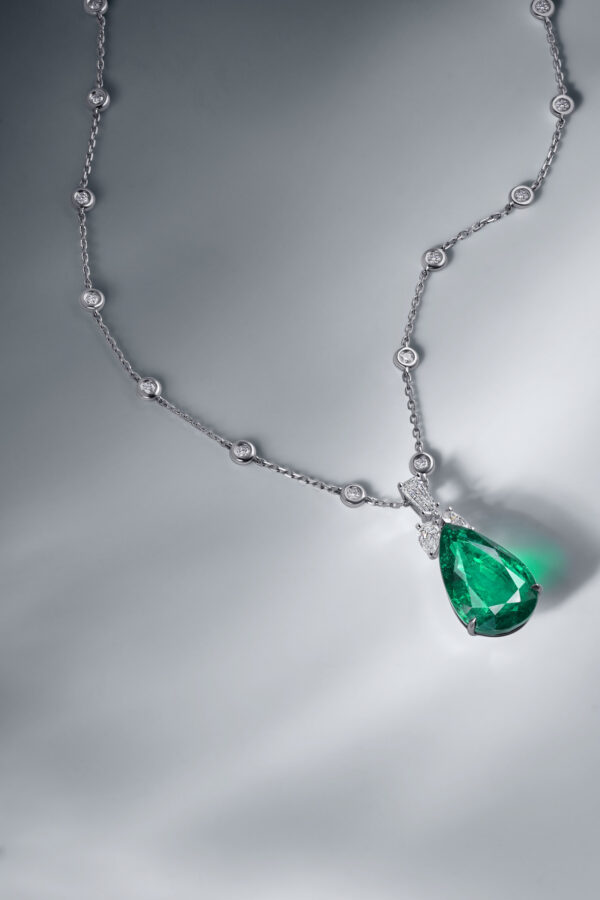 18K White Gold Pendant Set With Zambian Emerald & Diamond