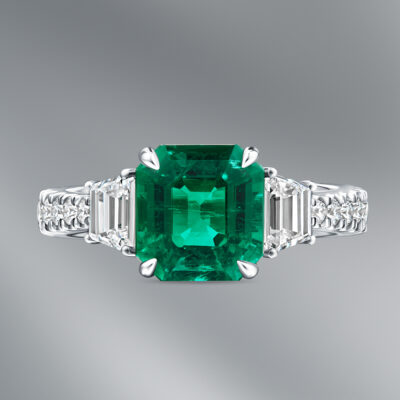 Diamond Ring set with Colombian Emerald
