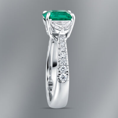Diamond Ring set with Colombian Emerald