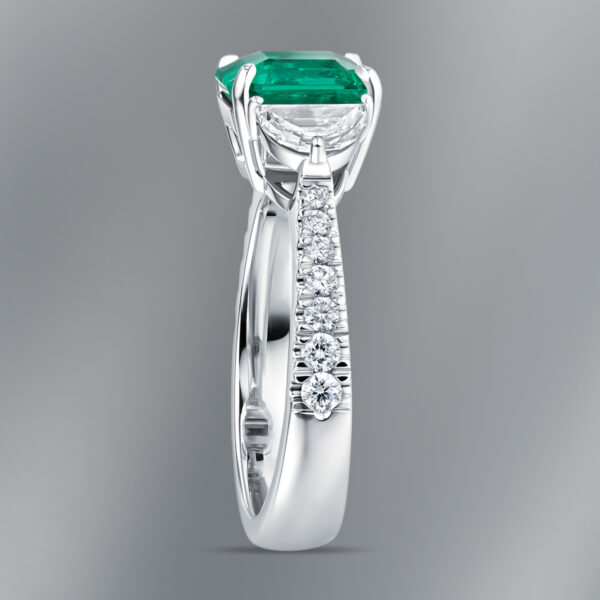 Diamond Ring set with Colombian Emerald - Image 2