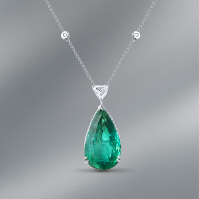 18K White Gold Pendant set with Emerald & Diamonds