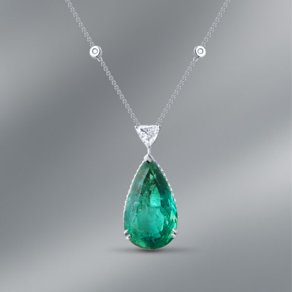 18K White Gold Pendant set with Emerald & Diamonds