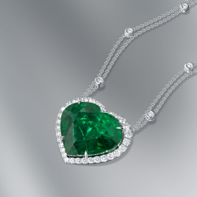 18K White Gold Pendant set with Heart Shape Emerald & Diamonds